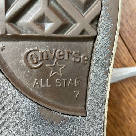 Converse low tops. Women’s size 10 - Picture 3 of 4